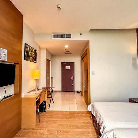 Courtyard Hotel 1Borneo Kota Kinabalu Zewnętrze zdjęcie