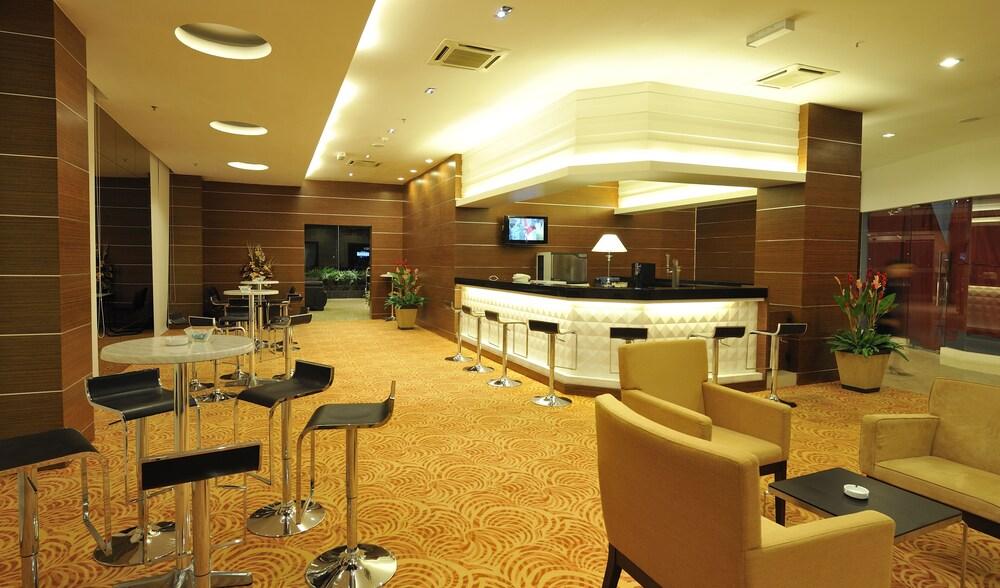Courtyard Hotel 1Borneo Kota Kinabalu Zewnętrze zdjęcie