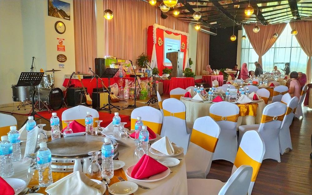Courtyard Hotel 1Borneo Kota Kinabalu Zewnętrze zdjęcie