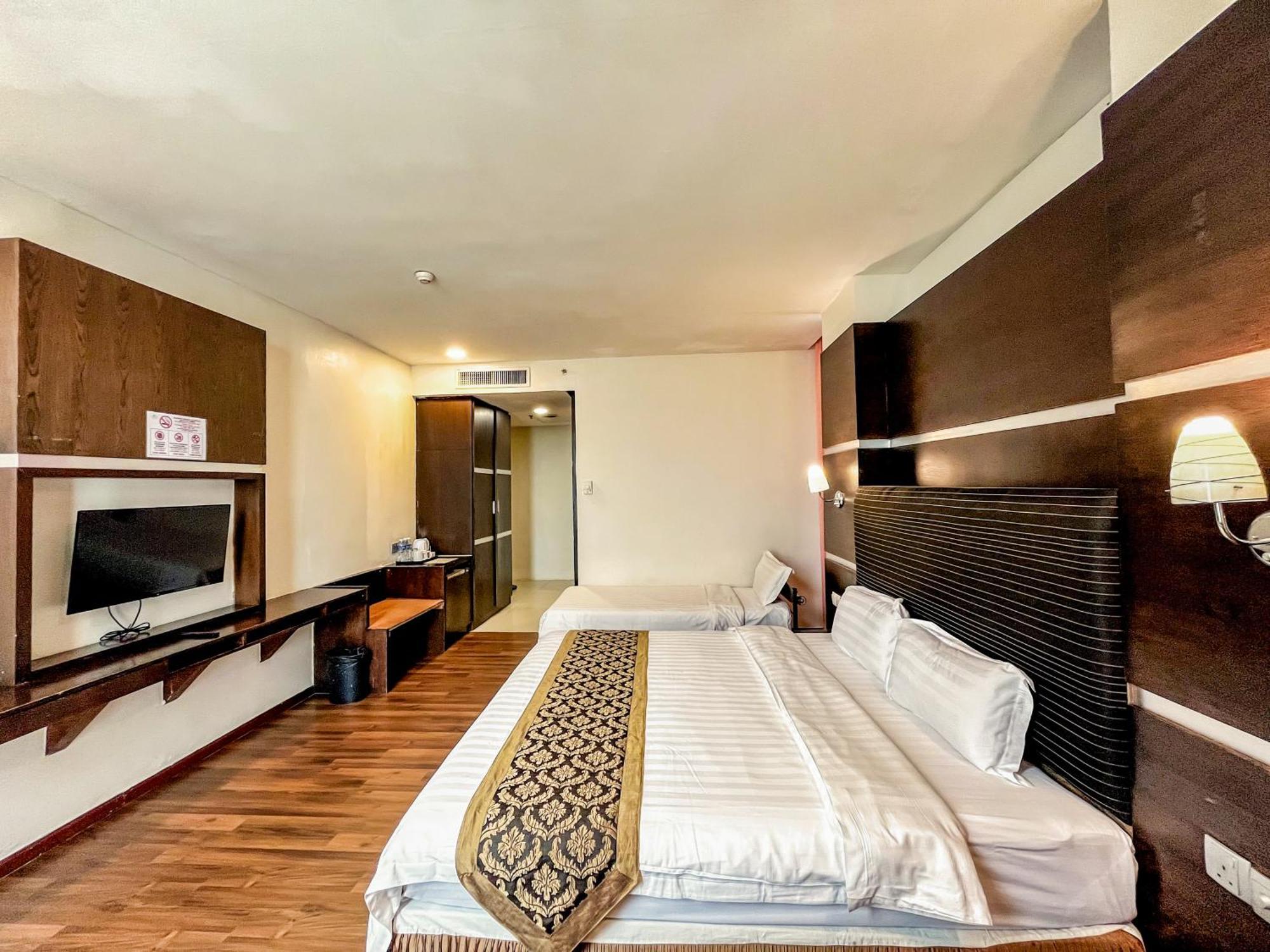 Courtyard Hotel 1Borneo Kota Kinabalu Zewnętrze zdjęcie