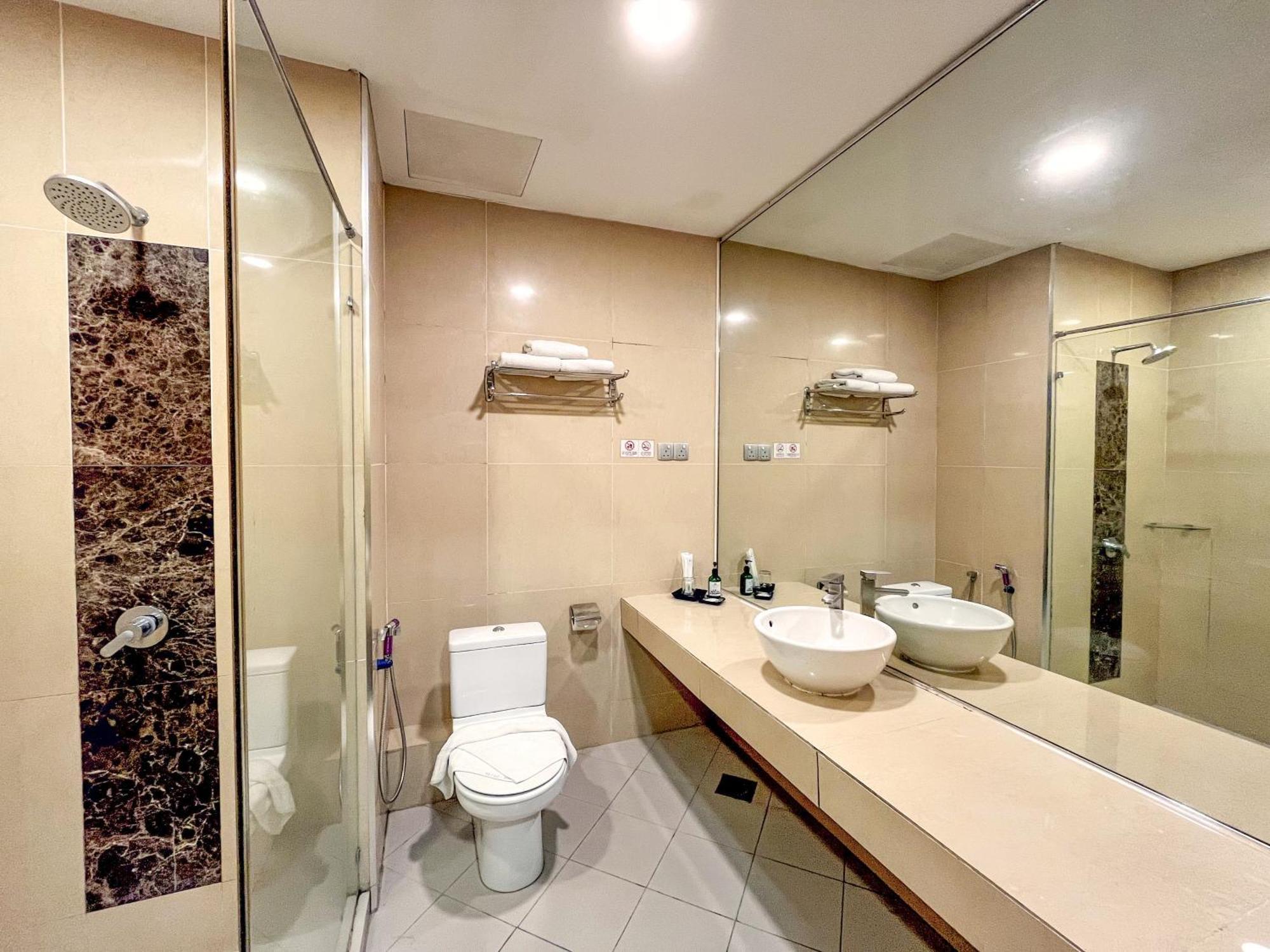 Courtyard Hotel 1Borneo Kota Kinabalu Zewnętrze zdjęcie
