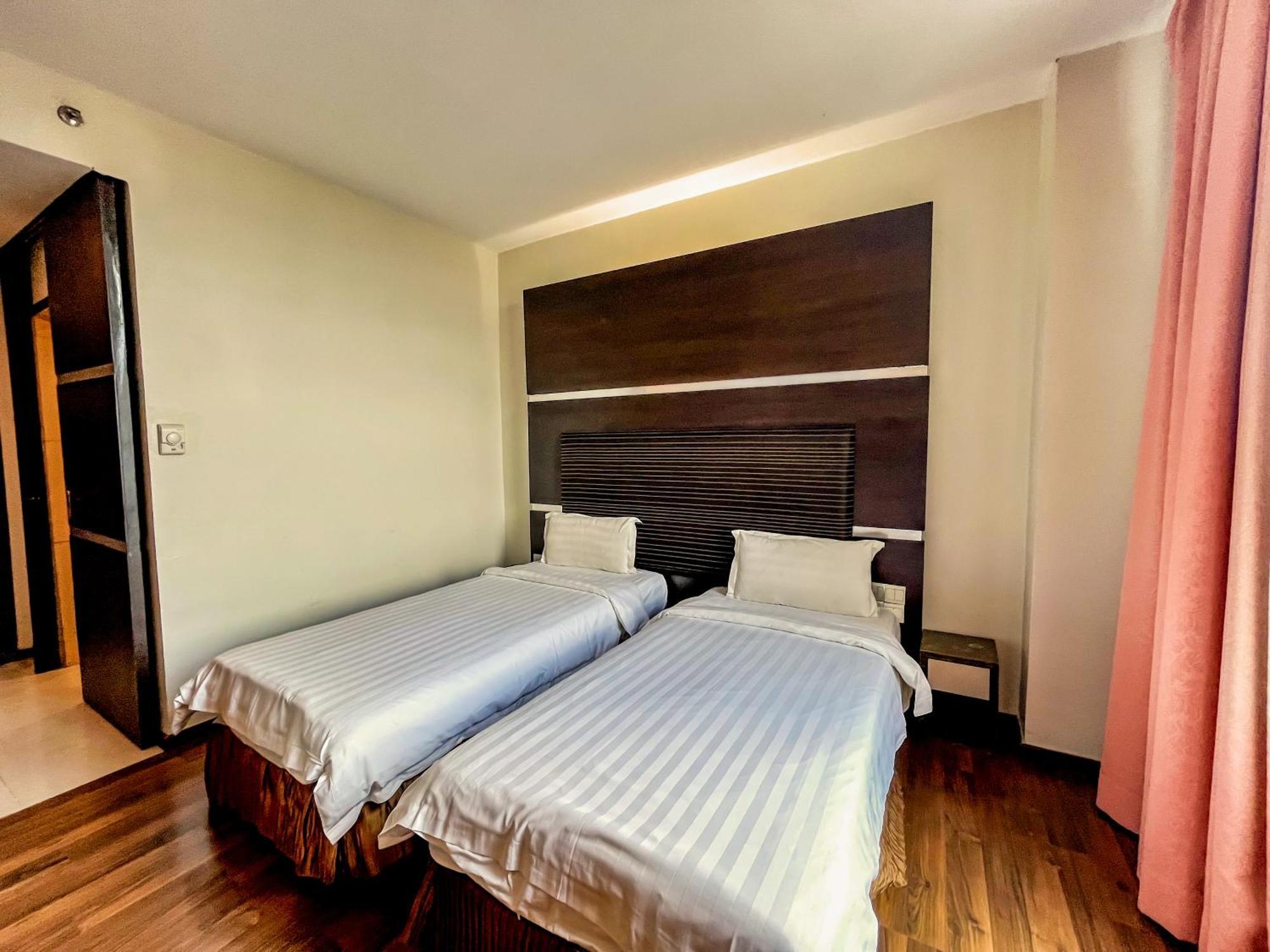 Courtyard Hotel 1Borneo Kota Kinabalu Zewnętrze zdjęcie