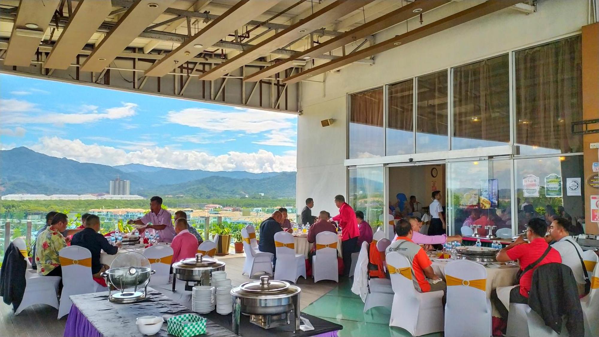 Courtyard Hotel 1Borneo Kota Kinabalu Zewnętrze zdjęcie