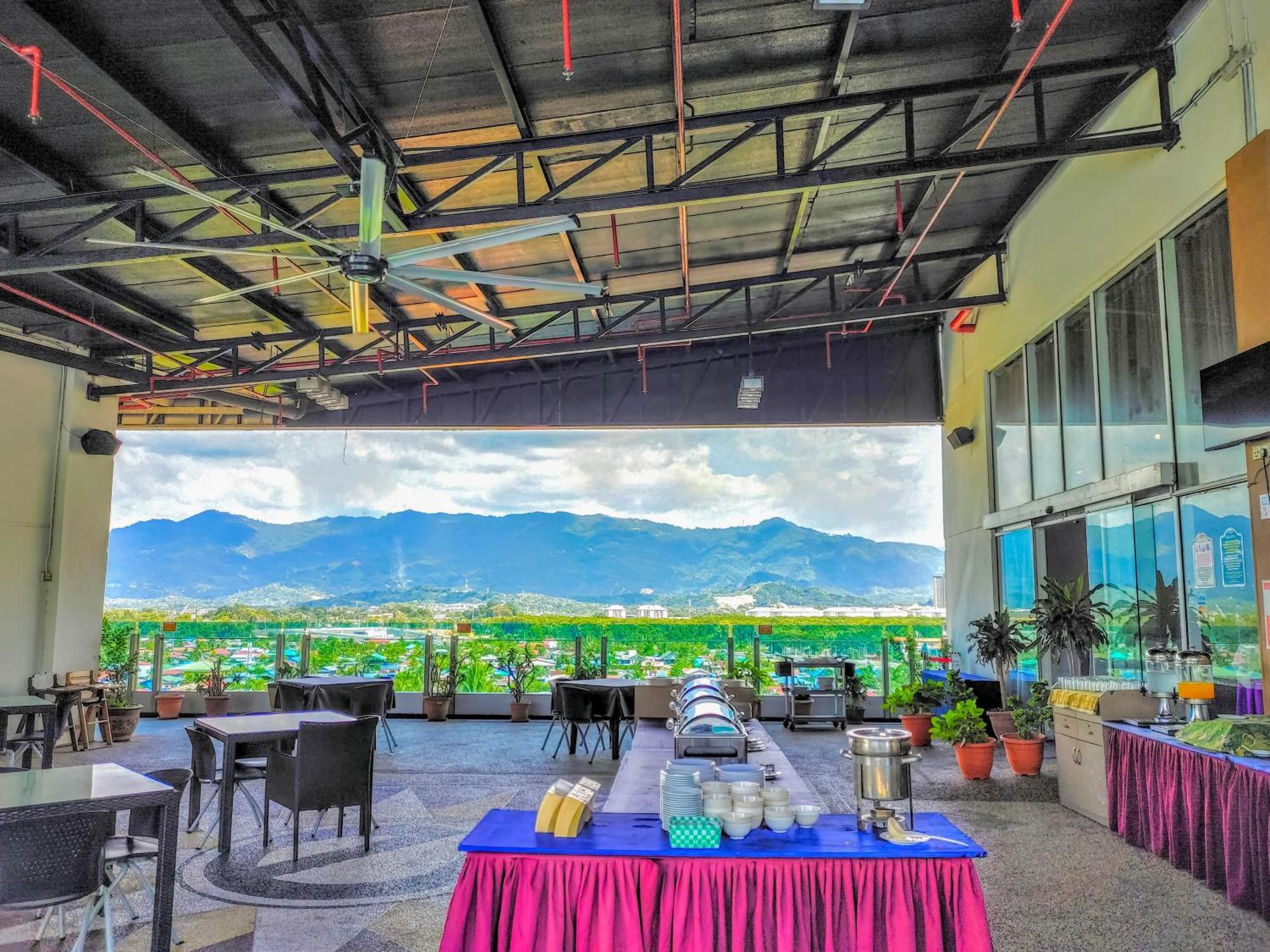 Courtyard Hotel 1Borneo Kota Kinabalu Zewnętrze zdjęcie