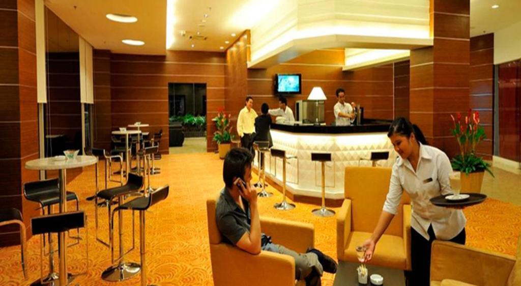 Courtyard Hotel 1Borneo Kota Kinabalu Zewnętrze zdjęcie