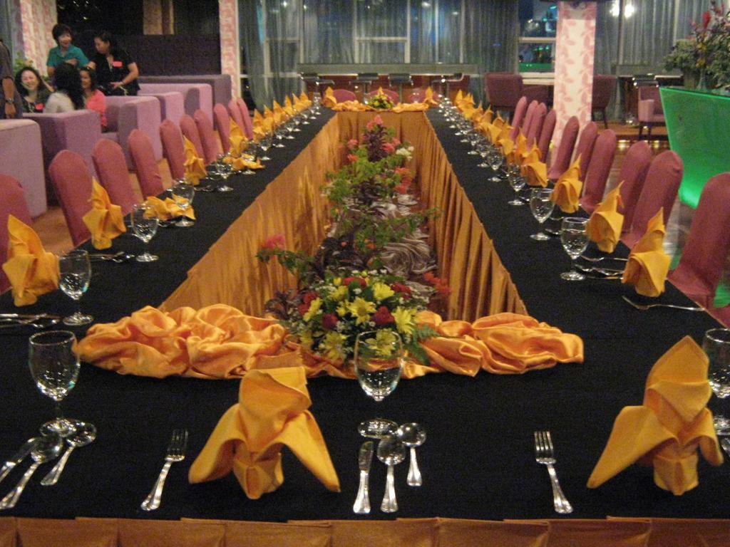 Courtyard Hotel 1Borneo Kota Kinabalu Zewnętrze zdjęcie