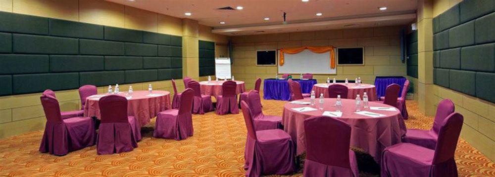 Courtyard Hotel 1Borneo Kota Kinabalu Zewnętrze zdjęcie