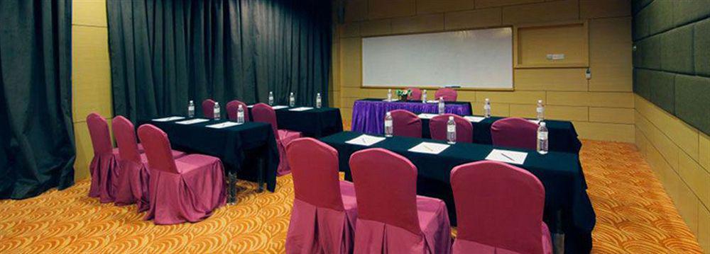 Courtyard Hotel 1Borneo Kota Kinabalu Zewnętrze zdjęcie