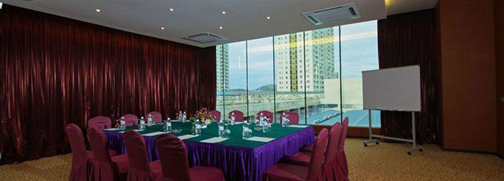 Courtyard Hotel 1Borneo Kota Kinabalu Zewnętrze zdjęcie